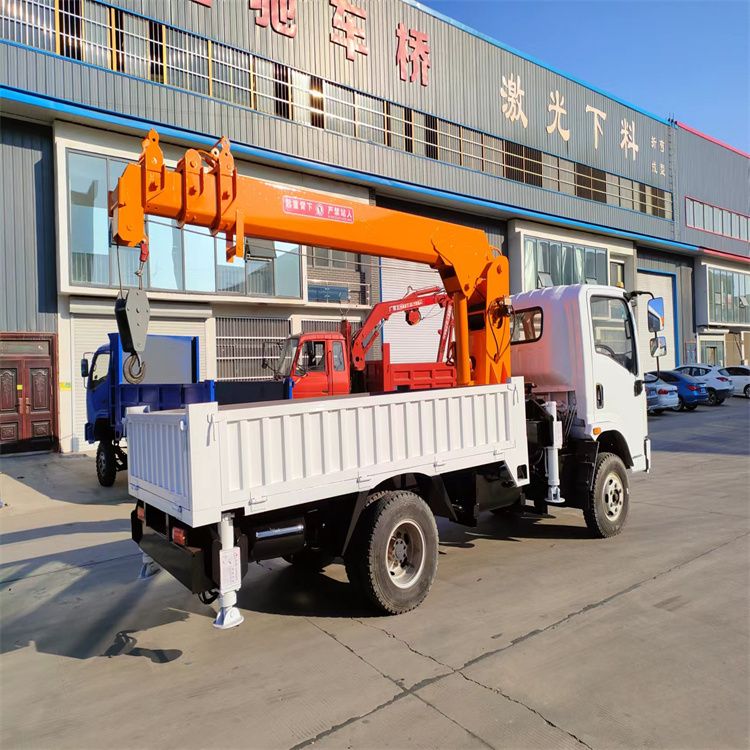 阿巴嘎旗三轮随车吊定制 农用改装机自备吊中瑞长期出售